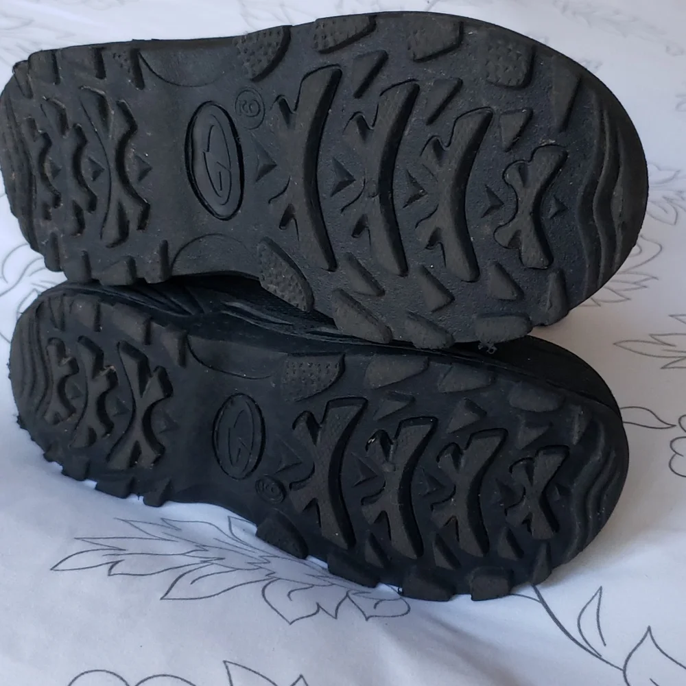 Thermolite Black Snow Boots Kids Size 9